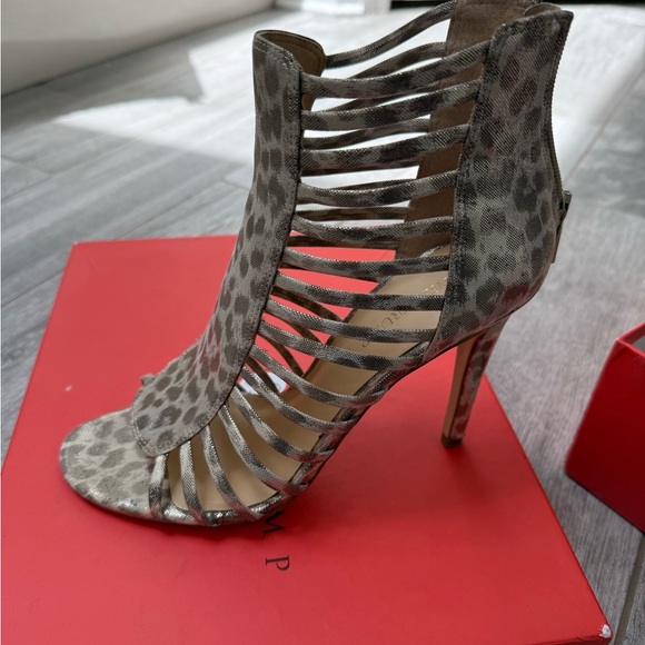 Ivanka Trump Leopard Print Heels - Picture 5 of 5